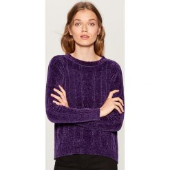 Szenilowy sweter - Fioletowy. Fioletowe swetry klasyczne damskie marki Mohito, s. W wyprzedaży za 29,99 zł.
