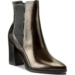 Botki CAPRICE - 9-25360-29 Gunmetal Brush 980. Brązowe buty zimowe damskie marki Caprice, z materiału, na obcasie. W wyprzedaży za 249,00 zł.