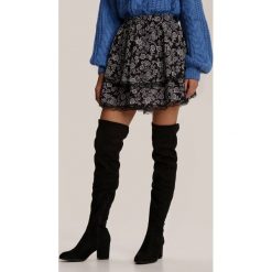 Czarna Spódnica Rhelora. Czarne spódniczki damskie Renee, s, bez wzorów, mini. Za 89,99 zł.
