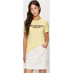 Only - T-shirt. Żółte bluzki damskie ONLY, s, z nadrukiem, z bawełny, casualowe, z okrągłym kołnierzem, z krótkim rękawem. Za 59,90 zł.