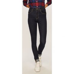 Levi's - Jeansy 721. Niebieskie jeansy damskie Levi's®, s, z aplikacjami, z elastanu, z podwyższonym stanem. W wyprzedaży za 259,90 zł.