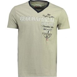 Koszulka "Jilitary" w kolorze jasnoszarym. Szare koszulki męskie Geographical Norway Men, m, z nadrukiem, z bawełny, bez kołnierzyka, bez rękawów. W wyprzedaży za 55,95 zł.