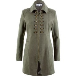 Płaszcz w militarnym stylu z kolekcji Maite Kelly bonprix oliwkowy. Zielone kurtki damskie marki bonprix, moro, militarne, bez kaptura. Za 124,99 zł.