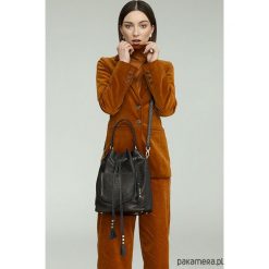 Worek plecak miejski, plecak, torba na ramię. Szare torebki worki damskie marki Pakamera, bez wzorów, eleganckie, na ramię, bez dodatków. Za 685,00 zł.