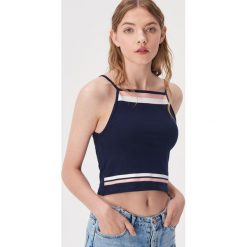Top z dekoltem halter - Granatowy. Niebieskie topy damskie Sinsay, s, bez wzorów, bez kołnierzyka. W wyprzedaży za 9,99 zł.