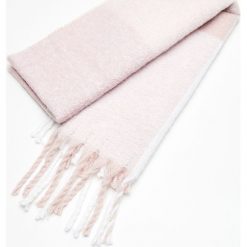 Szalik - Różowy. Czerwone szaliki damskie marki Cropp. Za 69,99 zł.