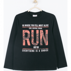 Koszulka. Czarne t-shirty chłopięce z długim rękawem marki RUN THE CITY, z aplikacjami. Za 49,90 zł.