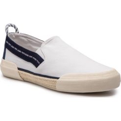Espadryle Pepe Jeans Cruise Slip On Men PMS10277. Białe espadryle męskie Pepe Jeans, bez wzorów, z jeansu. W wyprzedaży za 169,00 zł.