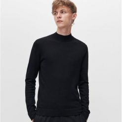 Gładki sweter z półgolfem -. Swetry męskie Reserved, xxl, bez wzorów, bez kołnierzyka, bez kaptura. Za 99,99 zł.