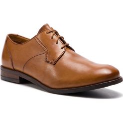Półbuty CLARKS - Edward Plain 261395367 Tan Leather. Pomarańczowe buty wizytowe męskie Clarks, ze skóry, bez zapięcia. W wyprzedaży za 349,00 zł.