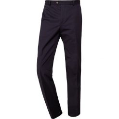 Chinosy męskie: Editions MR CHINO TAILORED TROUSERS Chinosy plain navy