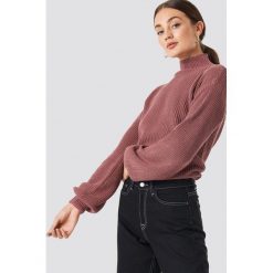 Rut&Circle Sweter w prążki Quini - Pink. Różowe swetry damskie marki Rut&Circle, bez wzorów, z dzianiny, bez rękawów, długie, bez kaptura. Za 121,95 zł.