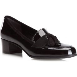 Buty damskie. Czarne mokasyny damskie Wittchen, ze skóry. W wyprzedaży za 299,90 zł.