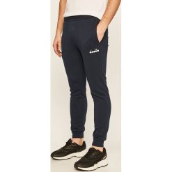 Diadora - Spodnie. Niebieskie spodnie męskie Diadora, xl, z nadrukiem, z bawełny. W wyprzedaży za 99,90 zł.