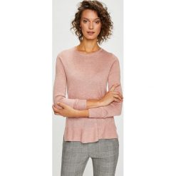 Vero Moda - Sweter. Różowe swetry klasyczne damskie marki Vero Moda, s, z wiskozy, z okrągłym kołnierzem. W wyprzedaży za 49,90 zł.