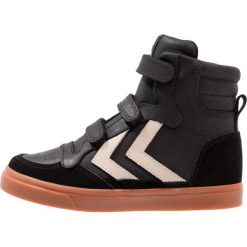 Hummel Tenisówki i Trampki wysokie black. Czarne trampki dziewczęce Hummel, ze skóry. W wyprzedaży za 224,95 zł.