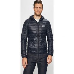 EA7 Emporio Armani - Kurtka puchowa. Niebieskie płaszcze męskie EA7 Emporio Armani, m, bez wzorów, z materiału, krótkie, z kapturem. W wyprzedaży za 429,90 zł.