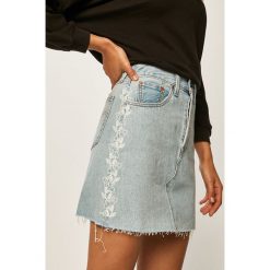 Levi's - Spódnica jeansowa. Niebieskie spódniczki damskie Levi's®, na co dzień, s, z haftami, z bawełny, casualowe, z podwyższonym stanem, mini, ołówkowe. W wyprzedaży za 169,90 zł.