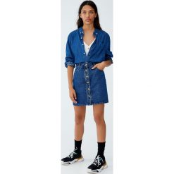 Spódnica jeansowa z guzikami z przodu. Szare spódniczki damskie Pull&Bear, bez wzorów, z jeansu. Za 89,90 zł.