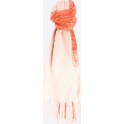 Vero Moda - Szalik. Różowe szaliki damskie marki Vero Moda, z dzianiny. W wyprzedaży za 29,90 zł.