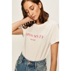 Miss Sixty - T-shirt. Białe bluzki damskie Miss Sixty, s, z nadrukiem, z bawełny, casualowe, z okrągłym kołnierzem, z krótkim rękawem. Za 249,90 zł.