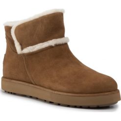 Buty UGG - W Classic Mini Spill Seam Blvd 1108145 Bun. Pomarańczowe kozaki damskie Ugg, ze skóry, bez obcasa, bez zapięcia. W wyprzedaży za 519,00 zł.
