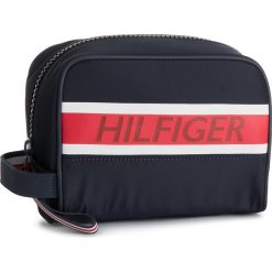 Kosmetyczka TOMMY HILFIGER - Weshbag AM0AM05078 CJM. Niebieskie kosmetyczki męskie TOMMY HILFIGER, bez wzorów, z tkaniny. W wyprzedaży za 179,00 zł.