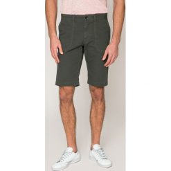 Tommy Hilfiger - Szorty. Zielone spodenki i szorty męskie TOMMY HILFIGER, bez wzorów, z bawełny, casualowe. W wyprzedaży za 99,90 zł.