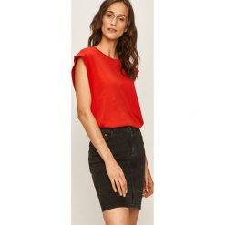 Answear - Top Answear Lab. Czerwone bluzki damskie ANSWEAR, s, bez wzorów, z bawełny, casualowe, z okrągłym kołnierzem, z krótkim rękawem. Za 49,90 zł.