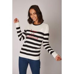 Sweter w kolorze czarno-białym. Czarne swetry damskie L'étoile du cachemire, w paski, z kaszmiru, klasyczne, bez rękawów, bez kaptura. W wyprzedaży za 129,95 zł.