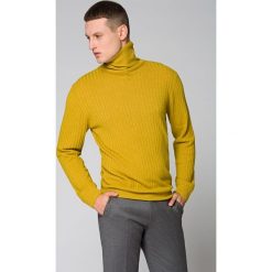 Golf Żółty w Prążek Foster. Żółte swetry męskie LANCERTO, m, bez wzorów, z bawełny, eleganckie, z golfem, bez kaptura. Za 299,90 zł.