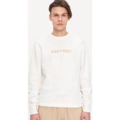 Bluza z haftem - Kremowy. Białe bluzy męskie House, s, z haftami, bez kołnierzyka, bez rękawów, bez kaptura. W wyprzedaży za 49,99 zł.