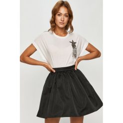 Twinset - T-shirt. Białe bluzki damskie Twinset, s, z aplikacjami, z bawełny, z okrągłym kołnierzem. Za 379,90 zł.