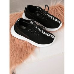 Czarne buty sportowe sznurowane casu 20t1/m. Czarne buty dziewczęce sportowe Casu, bez wzorów, na sznurówki. Za 39,99 zł.