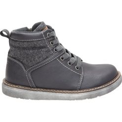 Buty jesienne dla dużych chłopców JOBMW201z - szary. Szare buty chłopięce zimowe 4f, ze skóry, na sznurówki. W wyprzedaży za 79,99 zł.