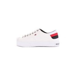 Buty Tommy Hilfiger FM01947. Białe trampki męskie TOMMY HILFIGER, bez wzorów, bez zapięcia. Za 302,89 zł.