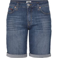 Szorty jeansowe Tommy Jeans Mid Rise Denim Bermuda DW0DW08214. Niebieskie szorty damskie Tommy Jeans, bez wzorów, z elastanu. W wyprzedaży za 229,00 zł.
