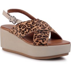 Sandały INUOVO - 123044 Leopard/Bone. Pomarańczowe klapki damskie Inuovo, bez wzorów, ze skóry, bez obcasa, na koturnie. W wyprzedaży za 239,00 zł.