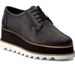 Półbuty BRONX - 65814-H BX 1247 Black 01. Czarne półbuty damskie Bronx, na co dzień, bez wzorów, ze skóry, bez obcasa, na koturnie, bez zapięcia. W wyprzedaży za 359,00 zł.
