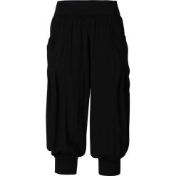 Spodnie 3/4 bonprix czarny. Czarne spodnie damskie bonprix. Za 99,99 zł.