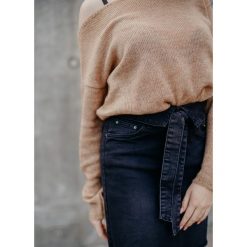 SPÓDNICA MEGAN MINI - S. Czarne spódniczki damskie Fanaberia.com, na co dzień, s, w paski, z jeansu, rockowe, z podwyższonym stanem, mini, proste. Za 109,00 zł.