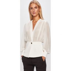 Marciano Guess - Bluzka. Białe bluzki damskie MARCIANO GUESS, na co dzień, z aplikacjami, z elastanu, bez kołnierzyka, z długim rękawem. W wyprzedaży za 399,90 zł.