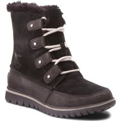 Śniegowce SOREL - Coza Joan NL2745 Black 010. Czarne kozaki damskie marki Sorel, na zimę, ze skóry, bez zapięcia. W wyprzedaży za 379,00 zł.