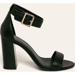 Tommy Hilfiger - Sandały skórzane. Czarne sandały damskie TOMMY HILFIGER, bez wzorów, ze skóry, bez obcasa, na obcasie, na klamry. W wyprzedaży za 399,90 zł.