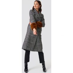 NA-KD Płaszcz w kratkę - Grey. Szare płaszcze damskie marki NA-KD, w kratkę, długie. Za 364,95 zł.