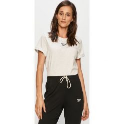 Reebok Classic - T-shirt. Białe topy damskie Reebok Classic, s, z aplikacjami, z elastanu, z okrągłym kołnierzem. Za 89,90 zł.