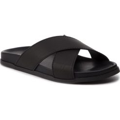 Klapki GUESS - Palm FM6PAL ELE03 BLACK. Czarne klapki męskie Guess, z aplikacjami, ze skóry ekologicznej. Za 279,00 zł.