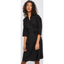 Medicine - Sukienka Sensual Preppy. Czarne sukienki damskie MEDICINE, na co dzień, s, bez wzorów, z lyocellu, casualowe, bez kołnierzyka, bez rękawów, mini, rozkloszowane. W wyprzedaży za 99,90 zł.