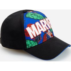 Bawełniana czapka z motywem Marvela - Czarny. Czarne czapki męskie Reserved, bez wzorów, z bawełny. Za 34,99 zł.