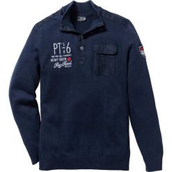 Sweter ze stójką Regular Fit bonprix ciemnoniebieski. Niebieskie swetry męskie bonprix, s, z haftami, ze stójką, bez kaptura. Za 64,99 zł.
